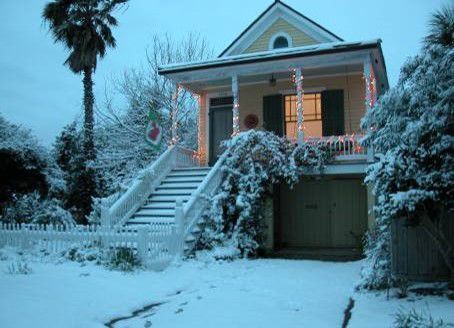 Christmas morning scene at Avenue M ½ in Galveston